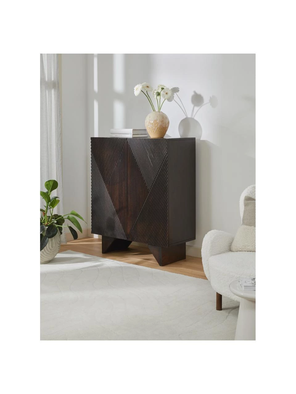 Westwing Collection Highboard Louis aus massivem Mangoholz mit Türen, B 100 x H 120 cm 2 Westwing Collection Highboard Louis aus massivem Mangoholz mit Türen, B 100 x H 120 cm – Bild 2