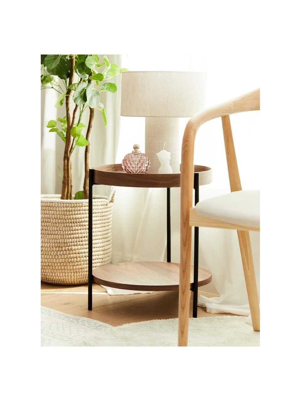 Westwing Collection Holz-Beistelltisch Renee in Dunkelbraun, Ø 44 x H 49 cm 2 Westwing Collection Holz-Beistelltisch Renee in Dunkelbraun, Ø 44 x H 49 cm – Bild 2