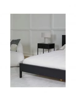 Westwing Collection Holzbett Tammy mit Kopfteil in Schwarz, 140 x 200 cm 8 Westwing Collection Holzbett Tammy mit Kopfteil in Schwarz, 140 x 200 cm -Schlafzimmer Verkäufe 2022 Holzbett Tammy mit Kopfteil in Schwarz 2