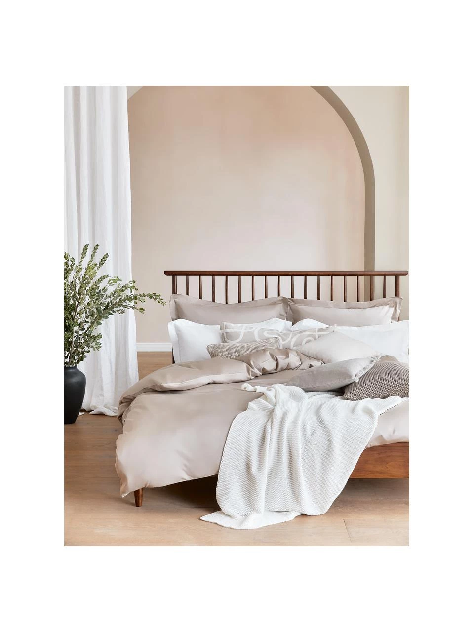 Westwing Collection Holzbett Windsor mit Kopfteil aus massivem Kiefernholz, 140 x 200 cm 2 Westwing Collection Holzbett Windsor mit Kopfteil aus massivem Kiefernholz, 140 x 200 cm – Bild 2