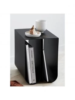 Kristina Dam Metall-Beistelltisch Curved in Schwarz, B 26 x H 36 cmNur noch 1 Artikel verfügbar 10 Kristina Dam Metall-Beistelltisch Curved in Schwarz, B 26 x H 36 cmNur noch 1 Artikel verfügbar -Schlafzimmer Verkäufe 2022 Metall Beistelltisch Curved in Schwarz 4