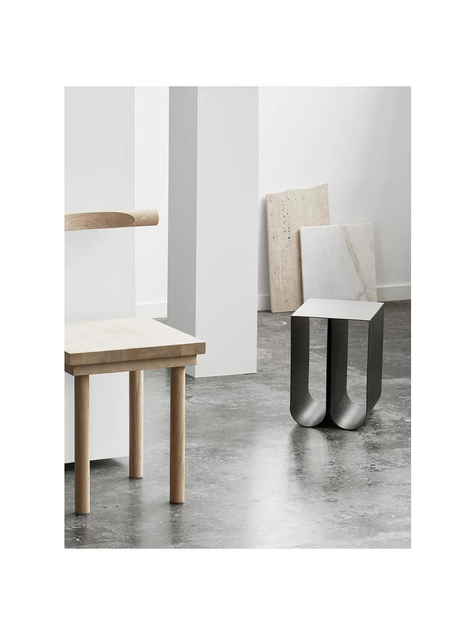 Kristina Dam Metall-Beistelltisch Curved in Schwarz, B 26 x H 36 cmNur noch 1 Artikel verfügbar 6 Kristina Dam Metall-Beistelltisch Curved in Schwarz, B 26 x H 36 cmNur noch 1 Artikel verfügbar – Bild 6