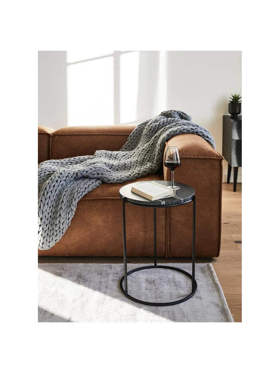 Westwing Collection Runder Marmor-Beistelltisch Ella, Ø 40 x H 50 cm 3 Westwing Collection Runder Marmor-Beistelltisch Ella, Ø 40 x H 50 cm – Bild 3