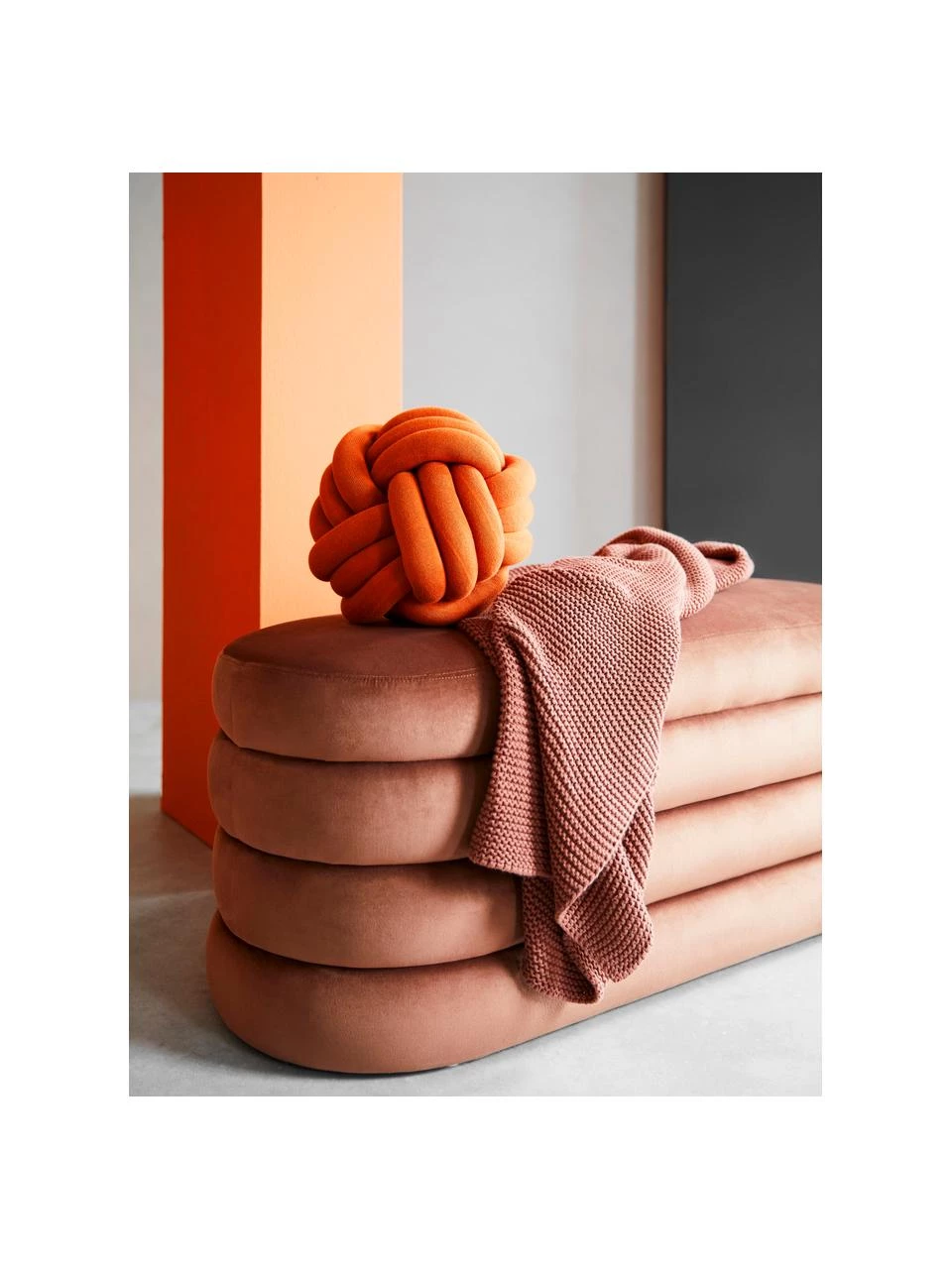 Westwing Collection Samt-Polsterbank Alto in Braun, B 110 x H 47 cm 3 Westwing Collection Samt-Polsterbank Alto in Braun, B 110 x H 47 cm – Bild 3