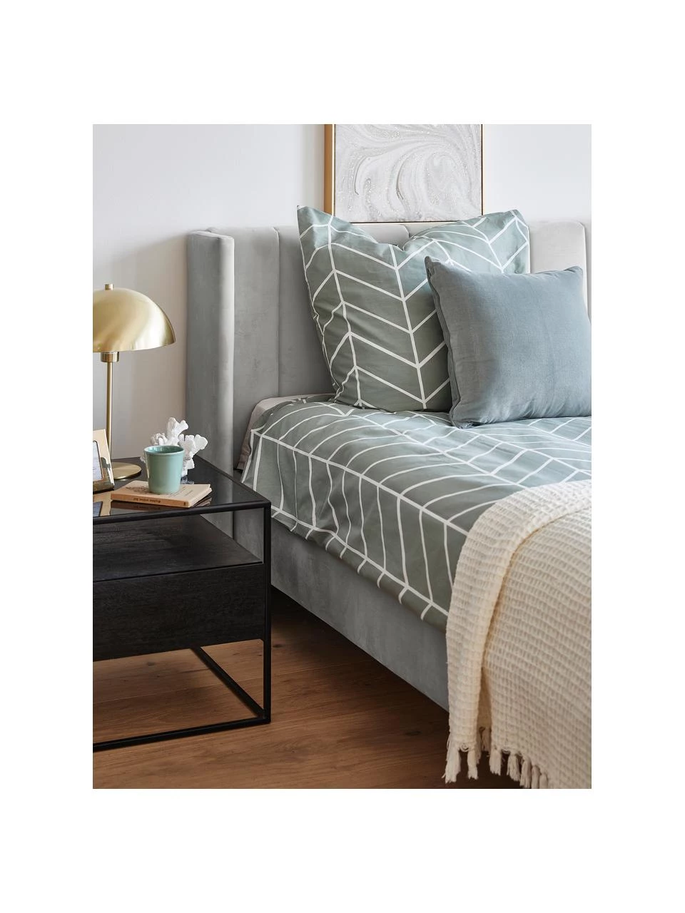 Westwing Collection Samt-Polsterbett Dusk in Hellgrau, 140 x 200 cm 2 Westwing Collection Samt-Polsterbett Dusk in Hellgrau, 140 x 200 cm – Bild 2