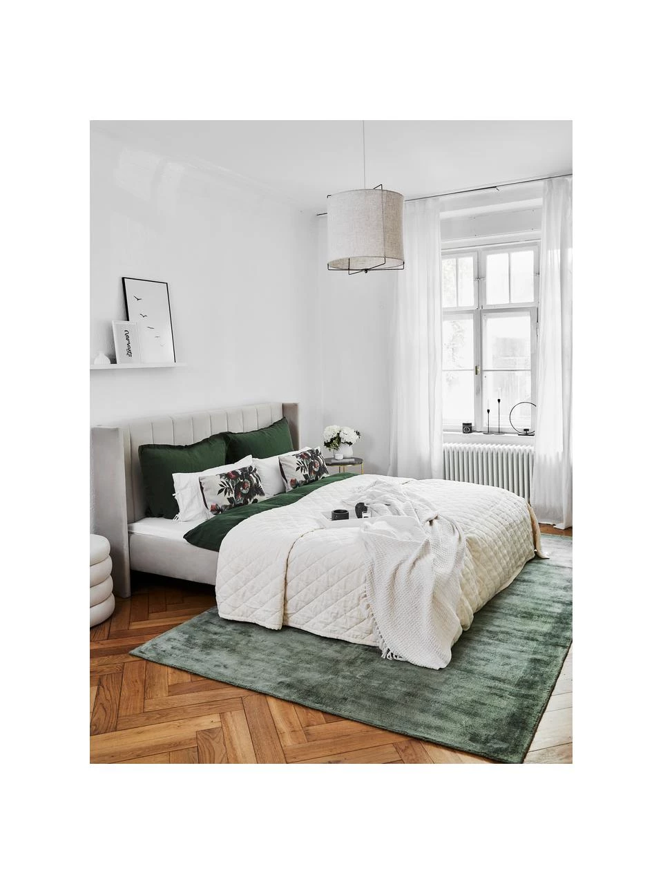 Westwing Collection Samt-Polsterbett Dusk in Hellgrau, 140 x 200 cm 3 Westwing Collection Samt-Polsterbett Dusk in Hellgrau, 140 x 200 cm – Bild 3