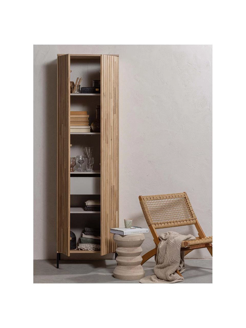 Schrank Avourio mit geriffelter Front aus Eichenholz, B 60 x H 210 cm 2 Schrank Avourio mit geriffelter Front aus Eichenholz, B 60 x H 210 cm – Bild 2