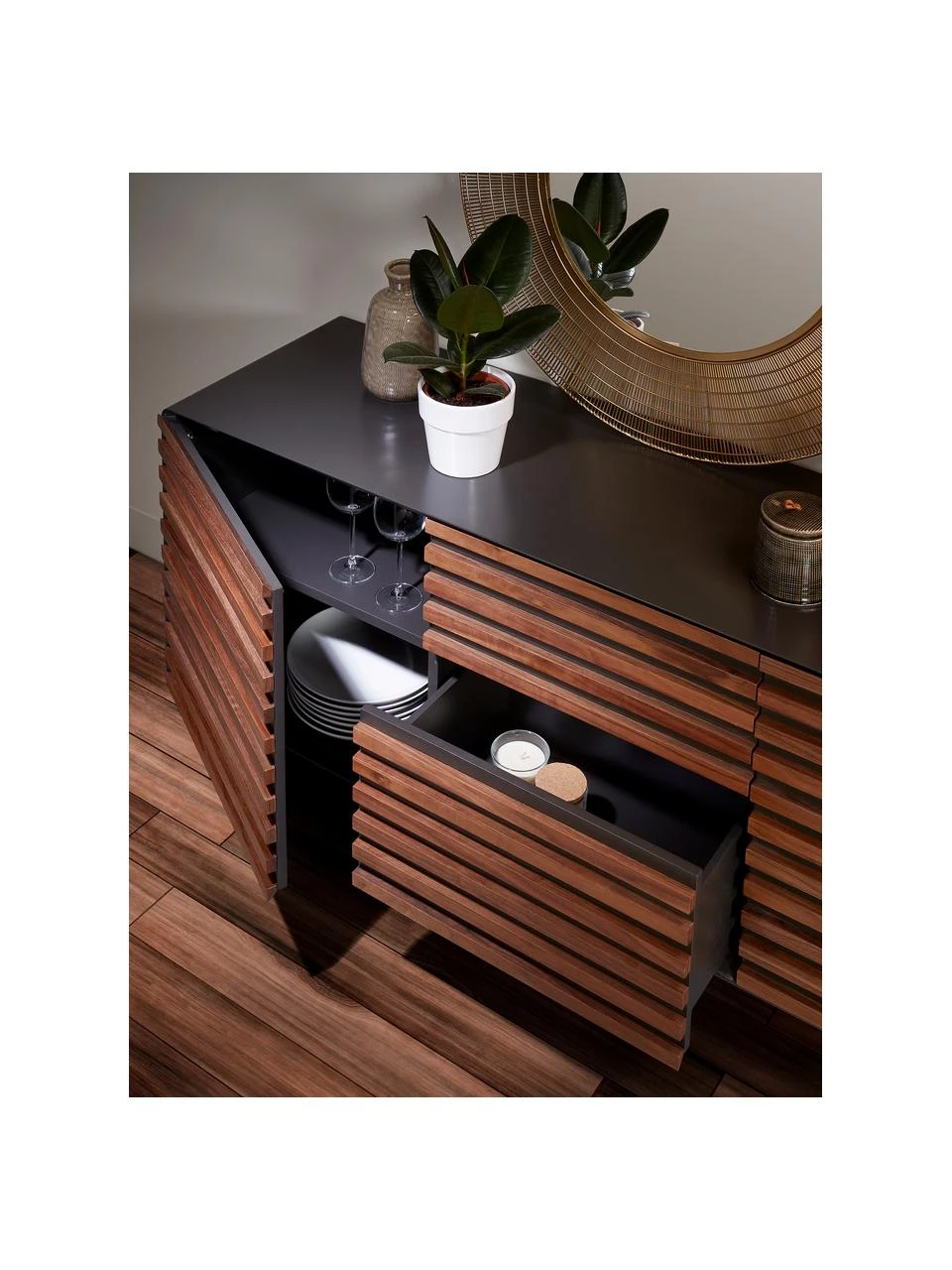 Sideboard Kesia mit Türen und Walnussfurnier, B 162 x H 74 cm 5 Sideboard Kesia mit Türen und Walnussfurnier, B 162 x H 74 cm – Bild 5