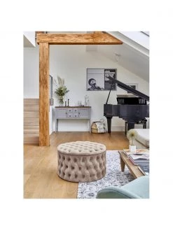 Westwing Collection XL Samt-Hocker Chiara mit Stauraum in Beige, Ø 70 x H 42 cm 8 Westwing Collection XL Samt-Hocker Chiara mit Stauraum in Beige, Ø 70 x H 42 cm -Schlafzimmer Verkäufe 2022 XL Samt Hocker Chiara mit Stauraum in Beige 2